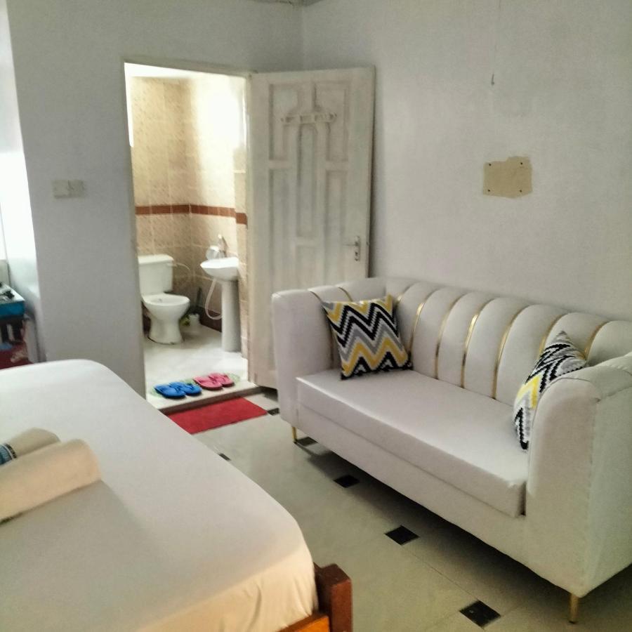 Luxurious Studio Apartments Момбаса Екстериор снимка