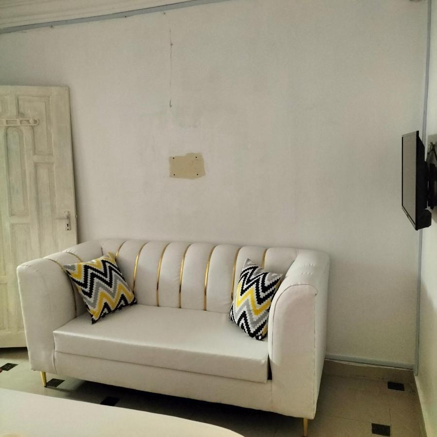 Luxurious Studio Apartments Момбаса Екстериор снимка